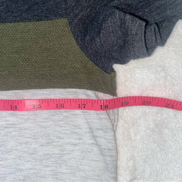 Goodfellow@co Mens Small Tee - Gray and Olive Green, Standard Fit - Picture 5 of 8